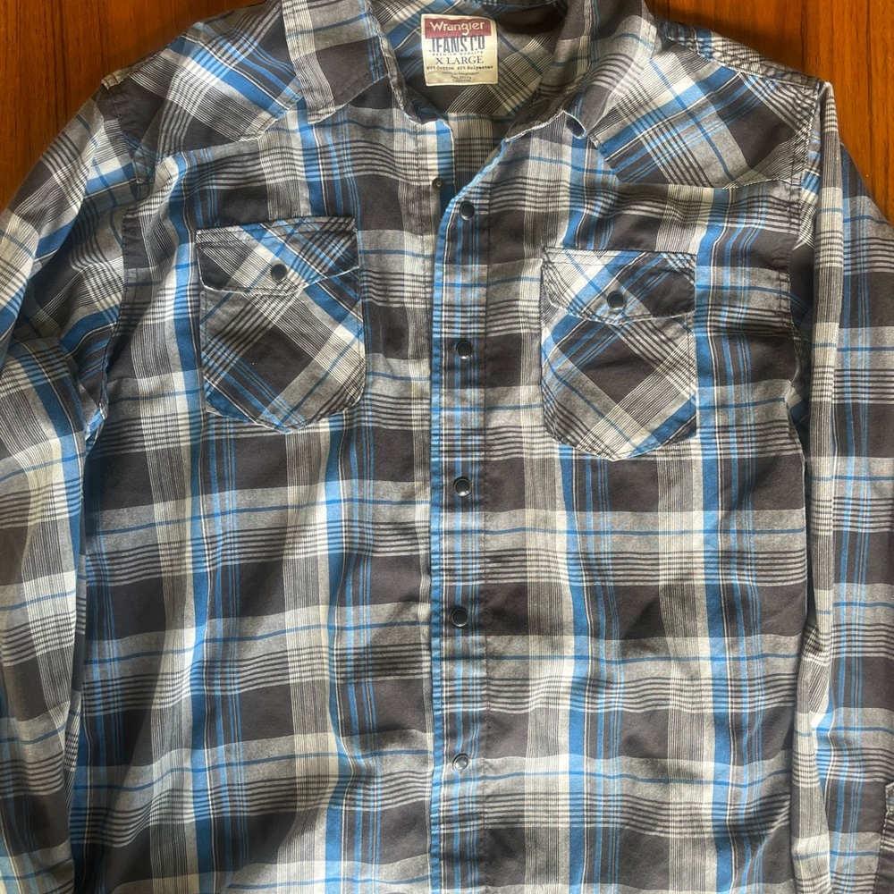 Wrangler Blue and Gray Casual Button Down Shirt